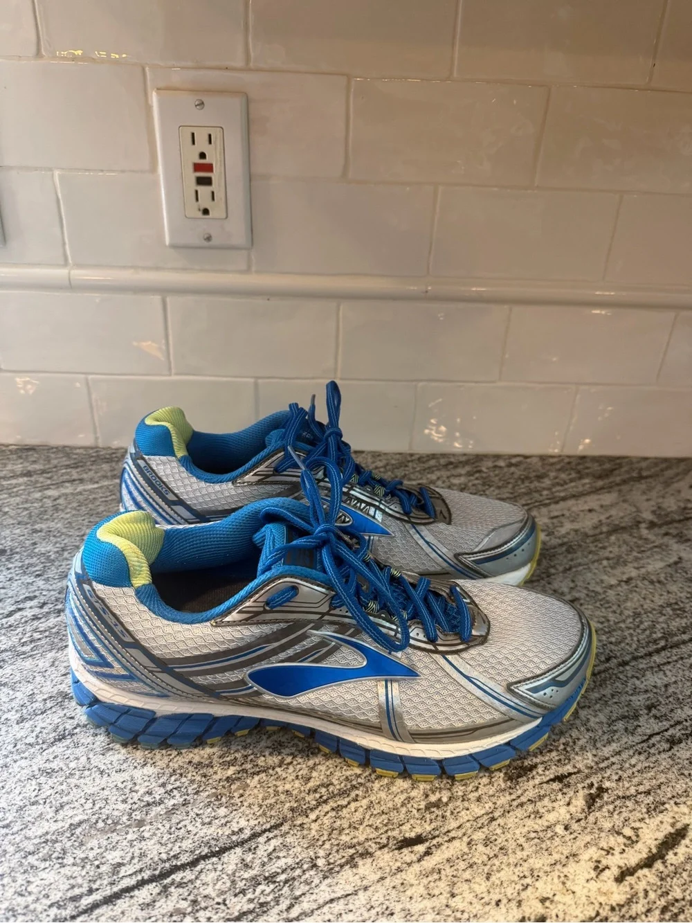 Women’s Brooks Adrenaline 15 Size 12 Wide/Mens 10.5
